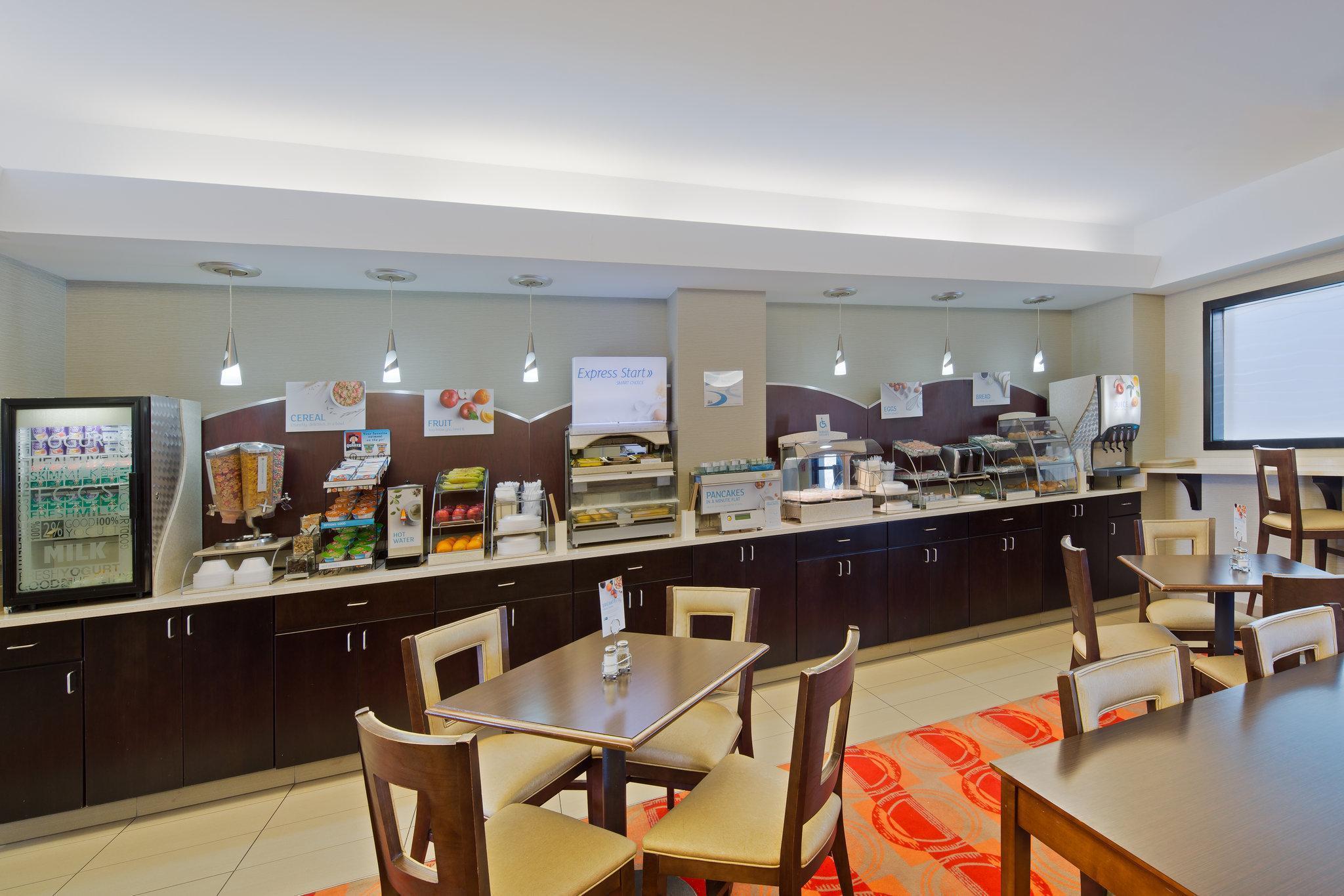 Holiday Inn Express Harrisburg I-81 - Hershey By Ihg Manadahill Exterior photo