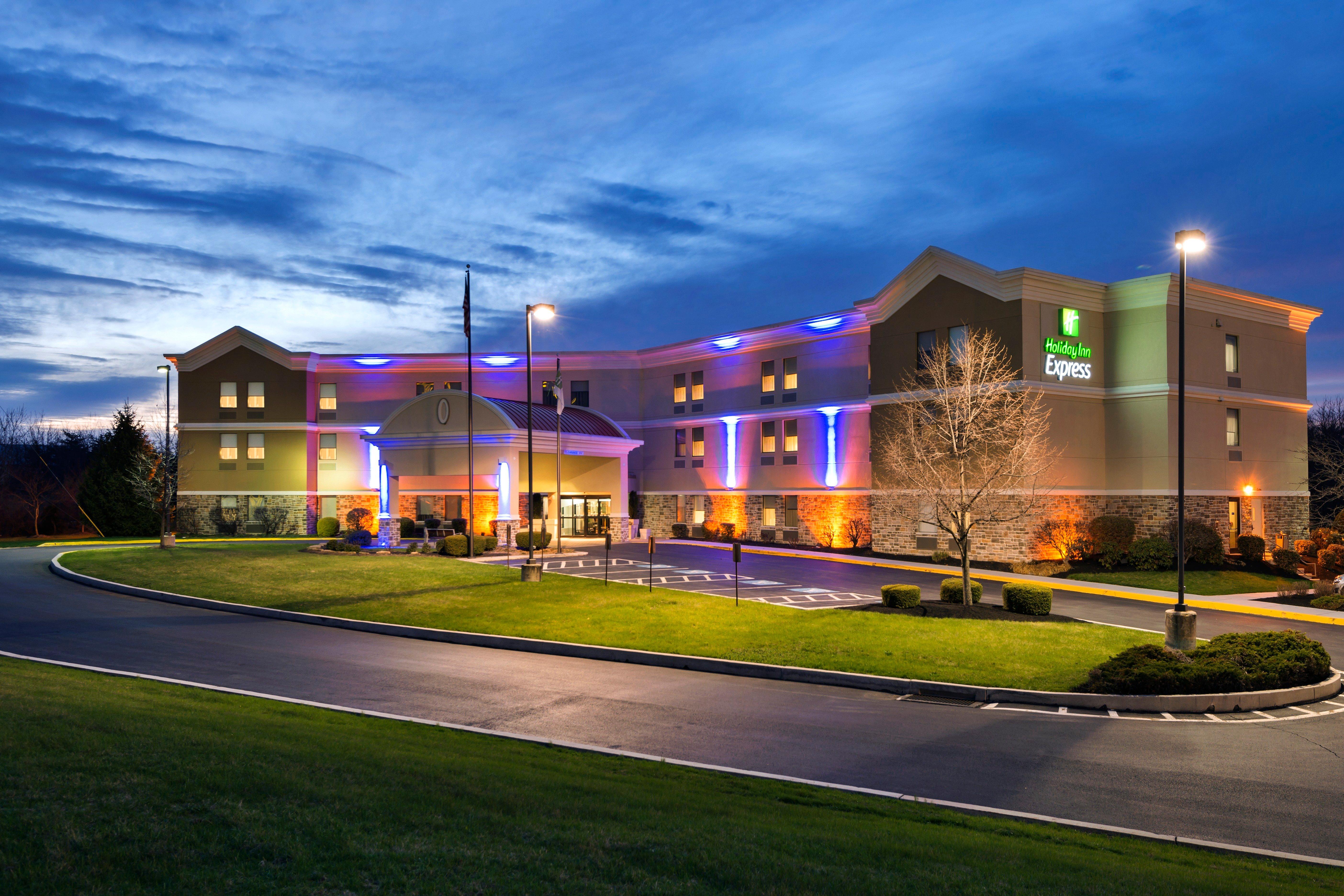 Holiday Inn Express Harrisburg I-81 - Hershey By Ihg Manadahill Exterior photo